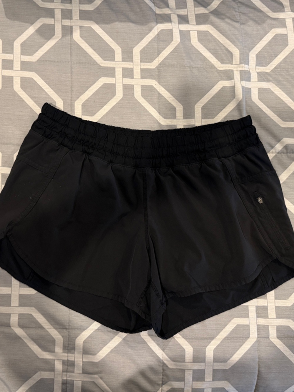 Lululemon Women's Black Athletic Shorts - Elastic Waist, size 10